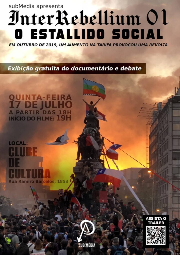 Arte de divulgação, fotografia de uma multidão de manifestantes em torno e sobre um grande monumento de bronze de um militar a cavalo. Algumas pessoas carregam bandeiras do Chile e outras a Wenufoye. Sobre a fotografia há texto com um resumo das informações do texto anexo.